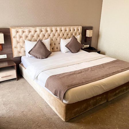 Hotel Fn Shymkent Ngoại thất bức ảnh