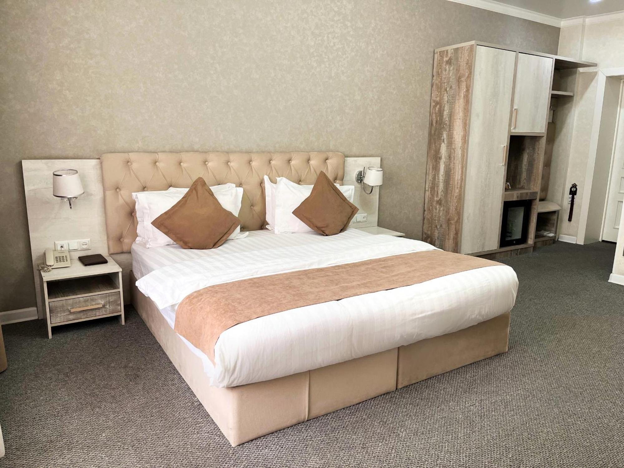 Hotel Fn Shymkent Ngoại thất bức ảnh