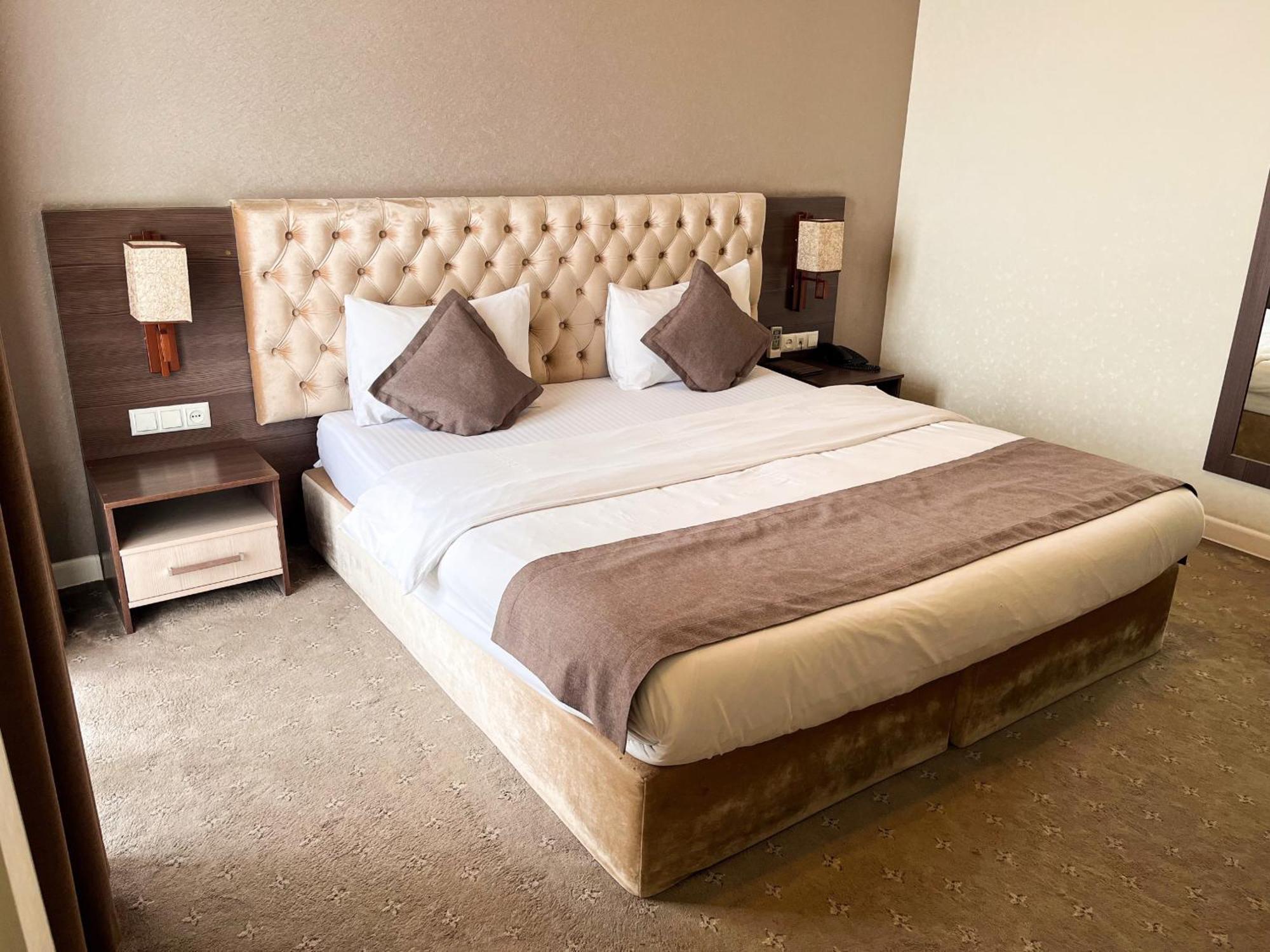 Hotel Fn Shymkent Ngoại thất bức ảnh