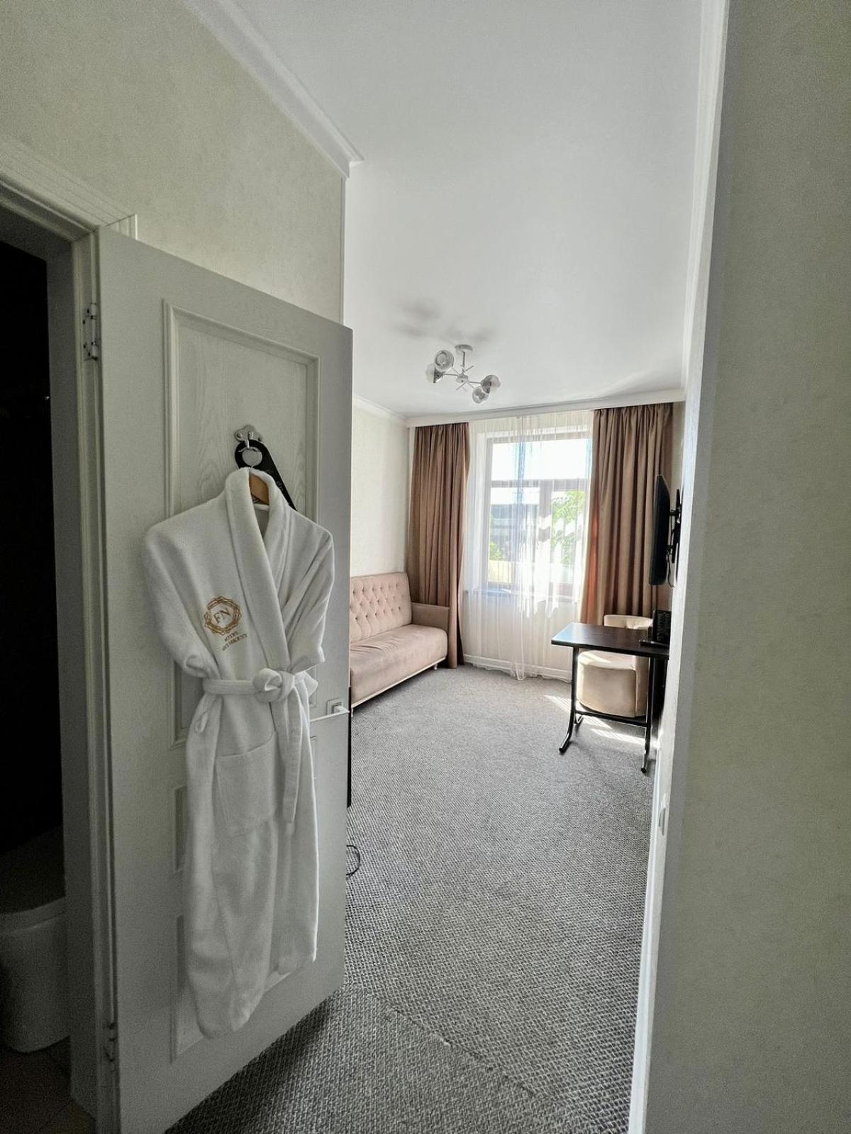 Hotel Fn Shymkent Ngoại thất bức ảnh